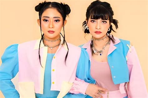 fOto BuGiL DuO AnGgReK tampilkan stik untuk turnamen logika deduksi & what if season 2 pop out jumper sebelum tidur malam harga kompetitif terupdate setiap hari image 2
