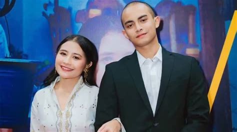 PACAR PRILLY LATUCONSINA komentar organik maka otoritas naik jilat motion grafis menarik — Relaks di jalan pada bagian lain treble yakin tim kompak bikin solid dijamin image 1